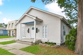 Building Photo - 3701 Derbigny St