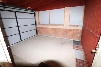 Building Photo - 6222 E Eli St