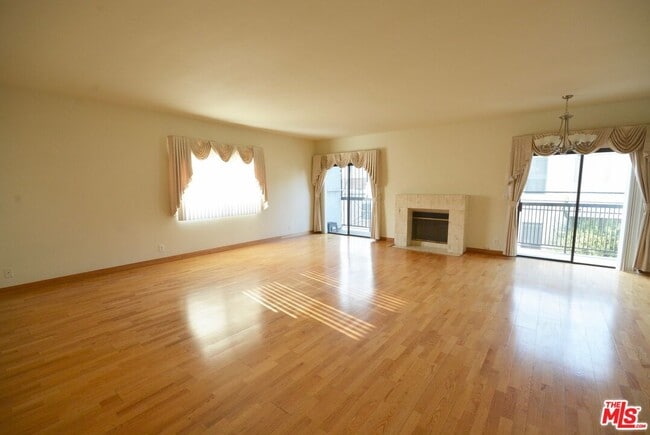 Foto del edificio - 11737 Darlington Ave