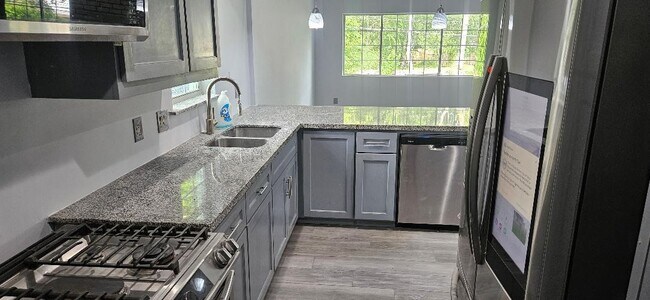 Foto del edificio - 9310 Lugary Dr