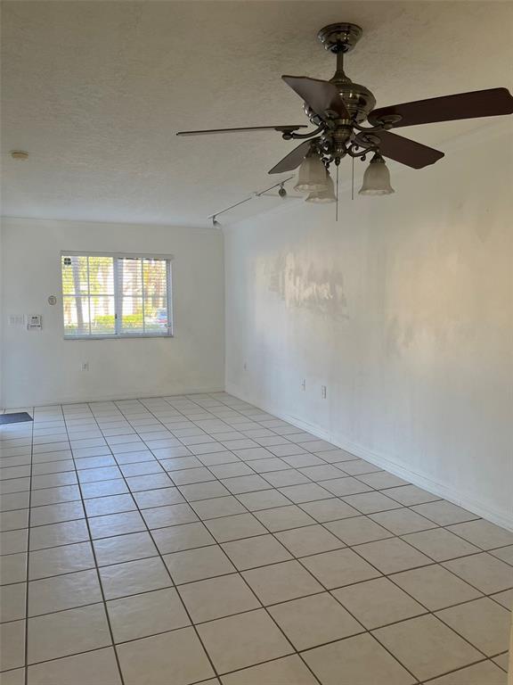 Foto del edificio - 2200 NW 78th Ave