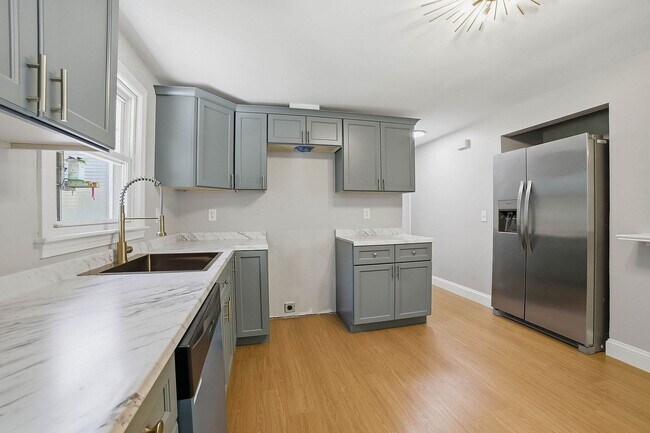 Building Photo - 44 Topsfield Cir