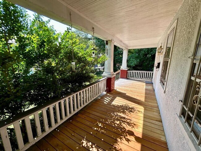 Building Photo - 3116 Barton Ave