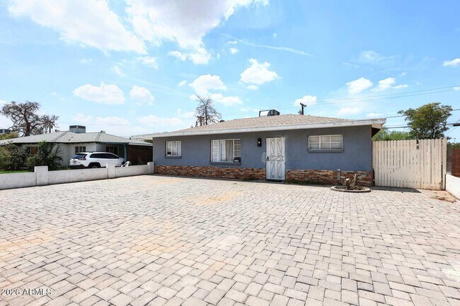 Foto del edificio - 8806 N 30th Ave