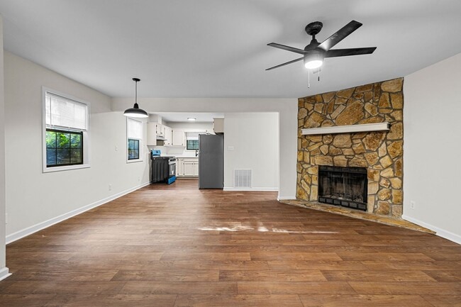 Building Photo - 129 Valleywood Rd