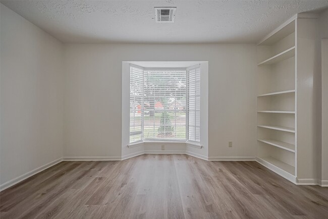 Building Photo - 10110 Margate Dr