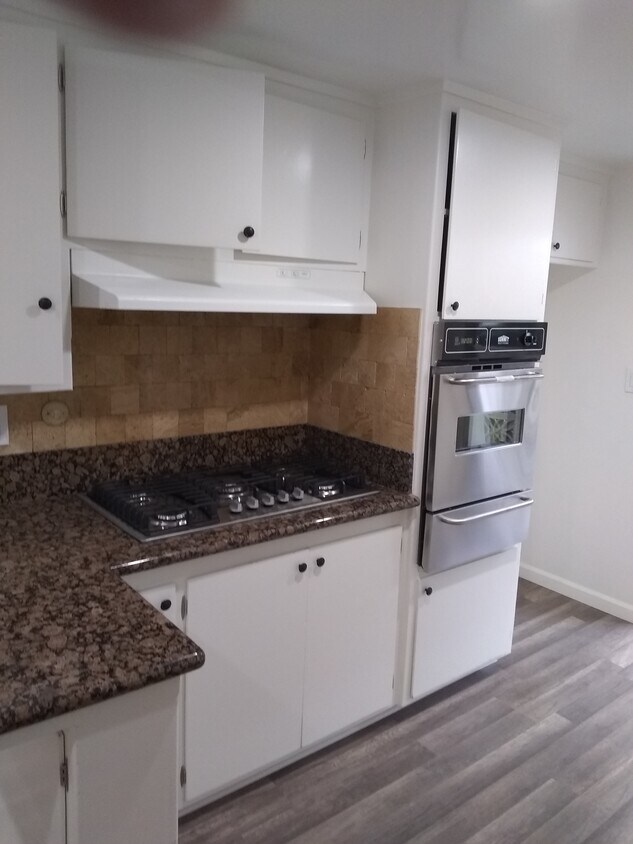 Building Photo - 512 N Louise St