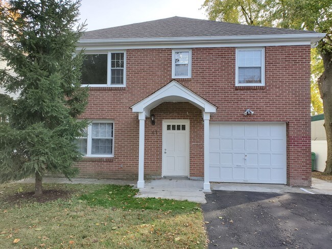Building Photo - 41 Woodland Dr