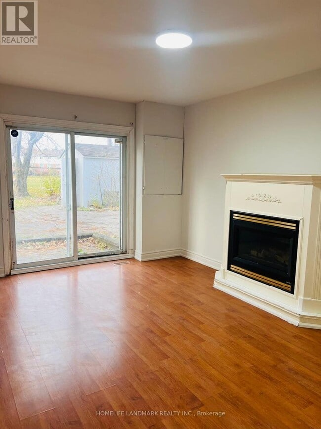 Building Photo - 1262 Napier Crescent