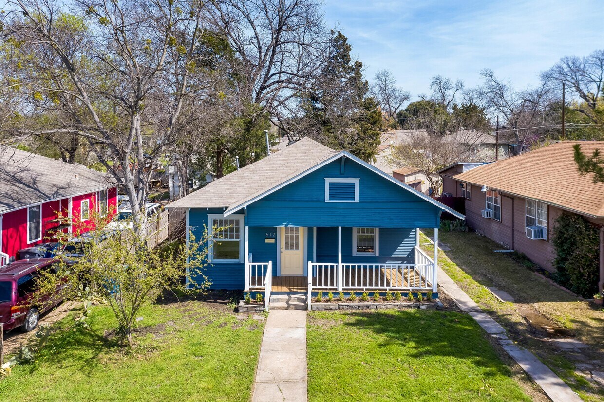 Primary Photo - 612 Martinique Ave