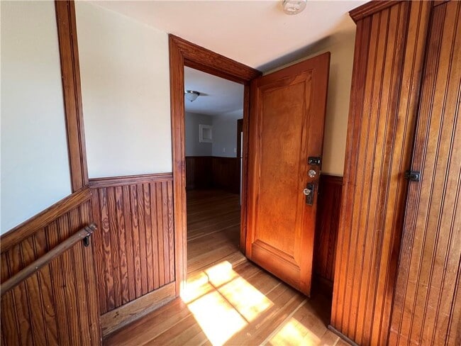 Building Photo - 274 Waterman Ave