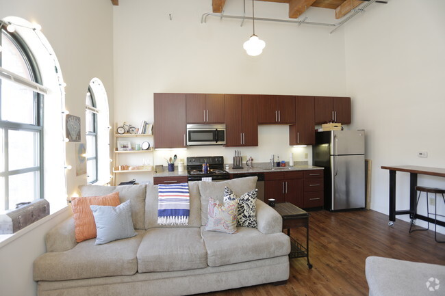 1BR, 1BA - 722 SF - Lucas Place Lofts