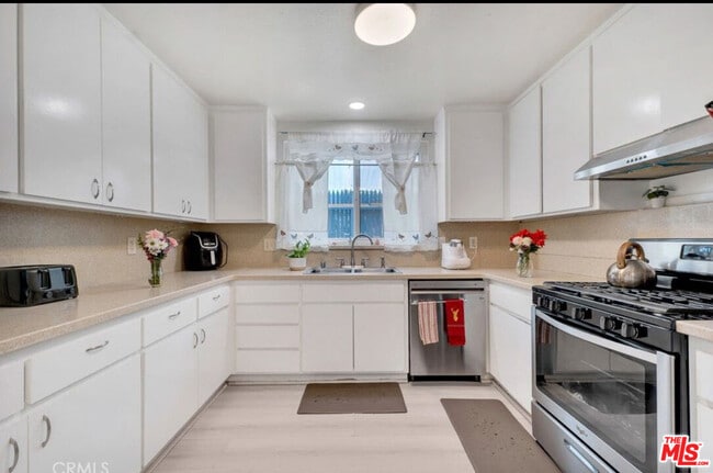 Foto del edificio - 7701 Baird Ave