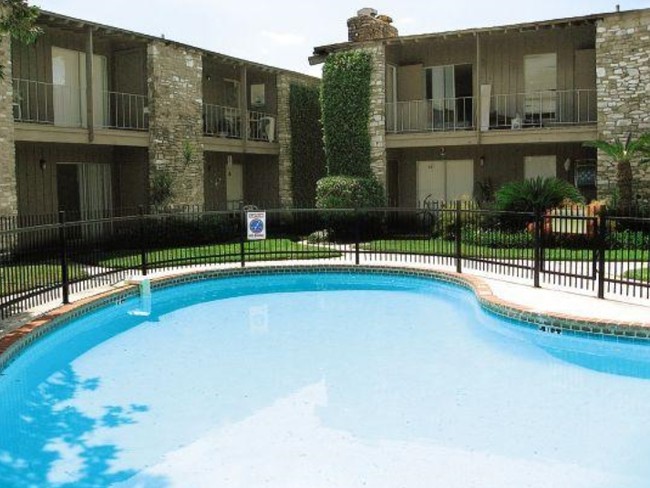 Piscina - Fort Crockett Apartments