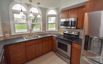 Building Photo - 1401 Kathleen Ct