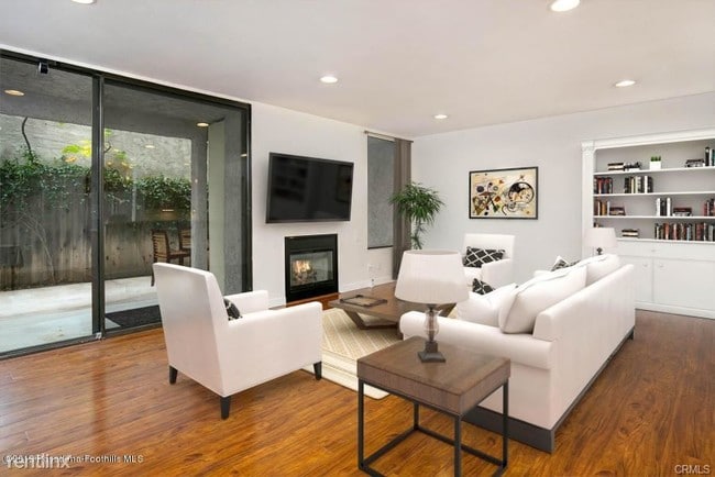 Building Photo - 439 S Catalina Ave