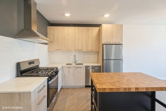 Foto del edificio - 2111 W Augusta Blvd