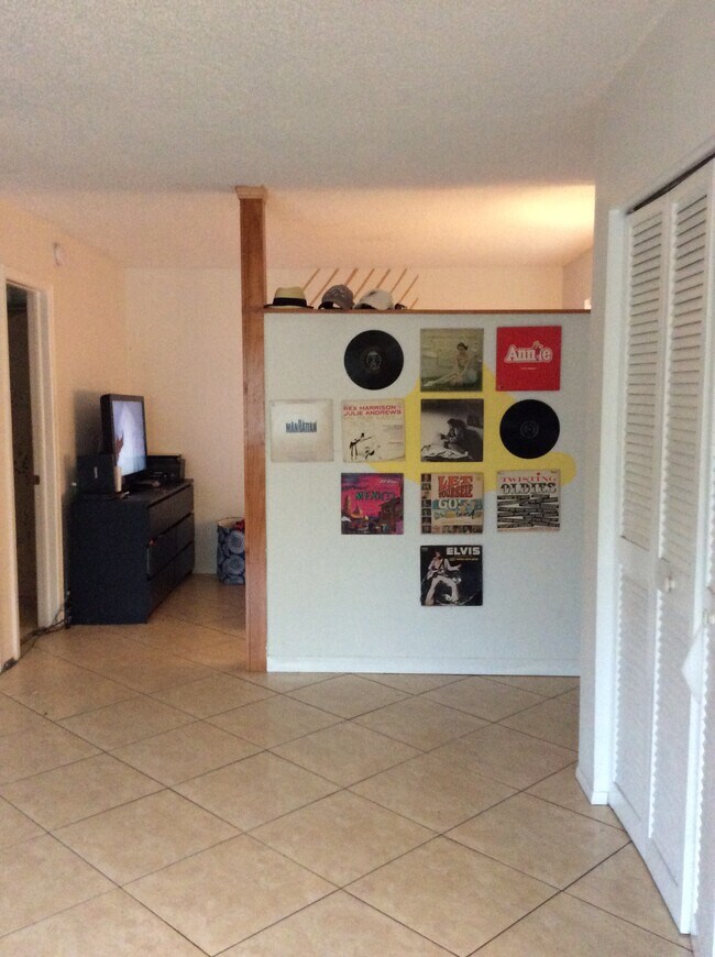 Foto del edificio - 1320 Miami Rd