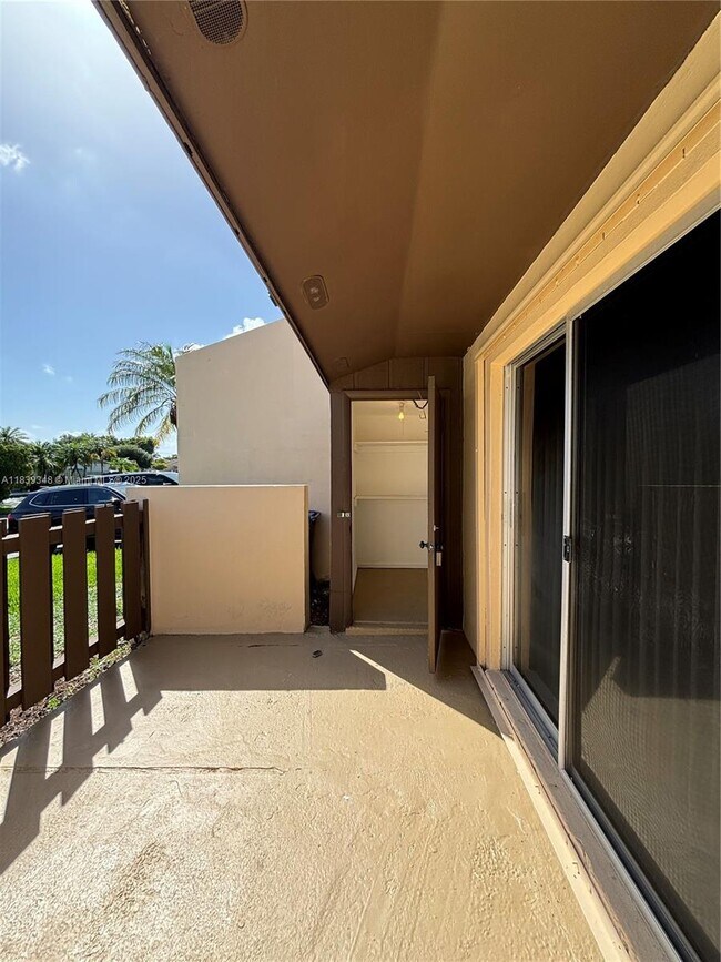 Foto del edificio - 12335 SW 110th South Canal St Rd