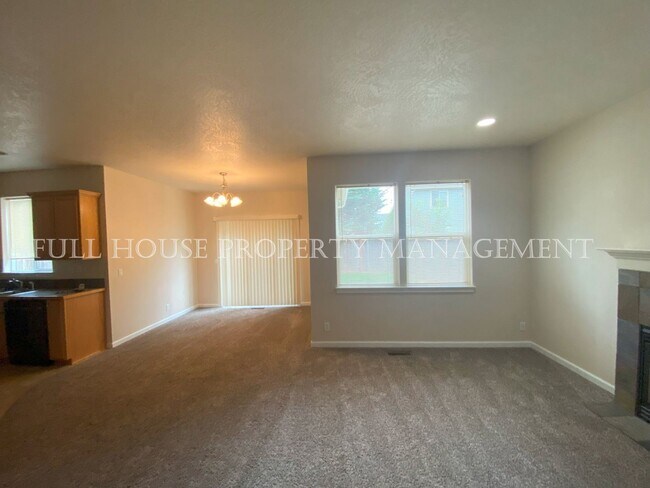 Foto del edificio - 3 br, 2.5 bath House - 5521 King Arthur Ct.