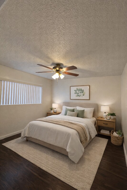 Building Photo - 911 E 10th St