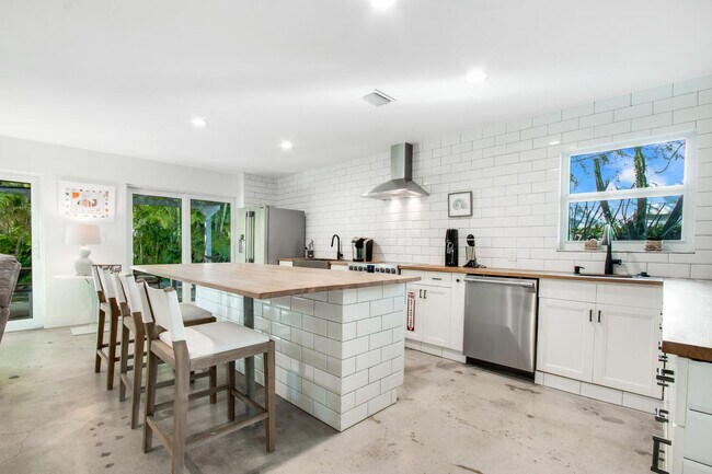 Building Photo - 3016 Spanish Trail
