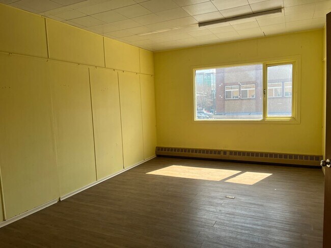 Photo du bâtiment - 2 Bed 1.5 Bath Unit in Red Deer, AB