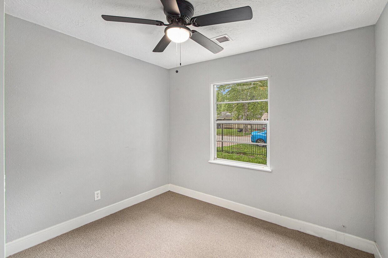 Building Photo - 9414 Rosehaven Dr