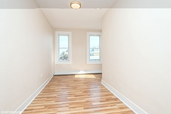Building Photo - 118 Joline Ave
