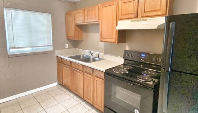 Foto del edificio - 2150 Saxon St