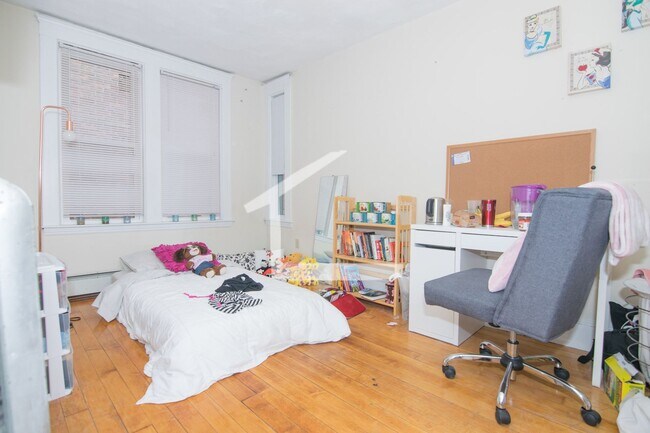 Foto del edificio - HOT ALLSTON LISTING!!!!