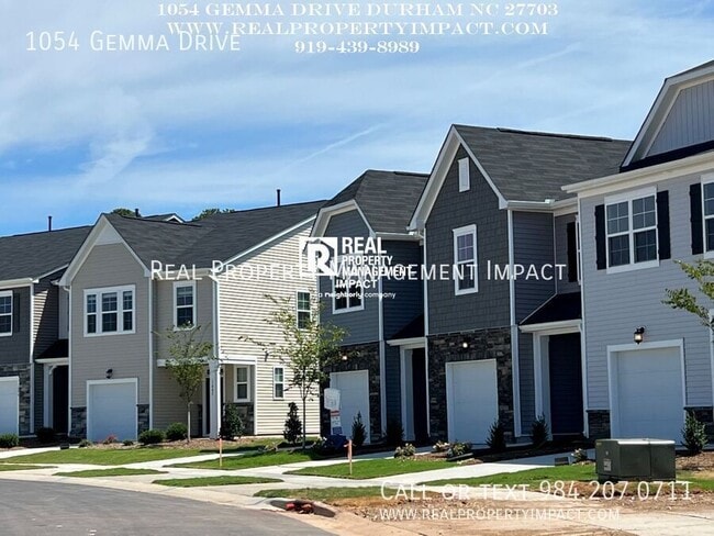 Building Photo - Convenient 3 Bedroom 2.5 Bath Modern End T...