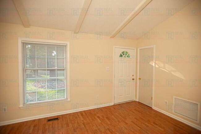 Foto del edificio - 8722 Rollingwood Rd