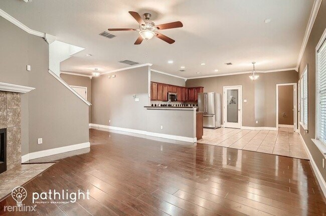 Building Photo - 4 br, 2.5 bath House - 3256 Guadaloupe UNIT