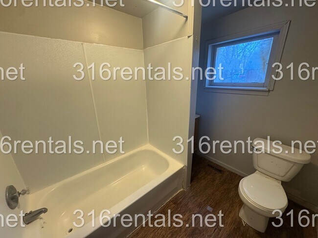 Foto del edificio - $1095 - 4 bed 2 bath - Single Family Home - NEWLY RENOVATED