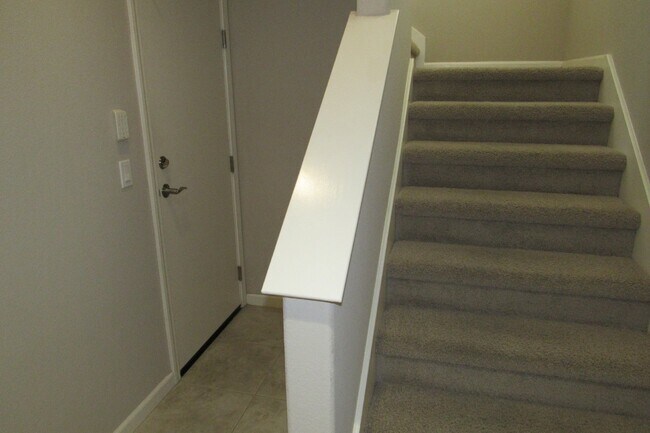 Foto del edificio - Beautiful End Unit 2 Bed, 2 Bath Condo in ...