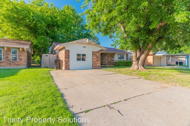 Foto del edificio - 3 br, 1 bath House - 613 SW 10th St.
