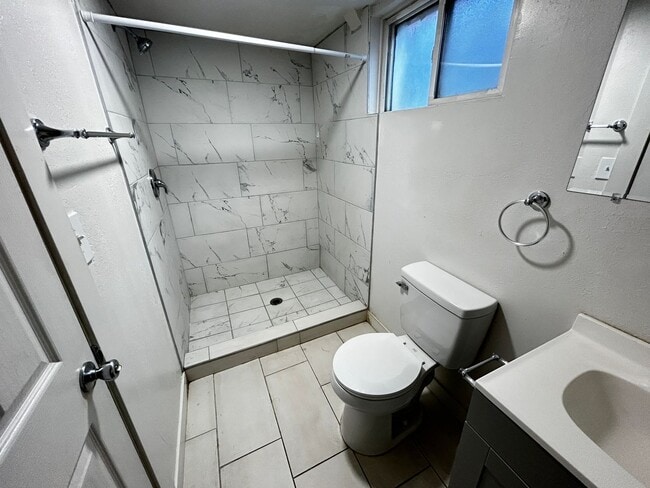 Building Photo - 577 400 S