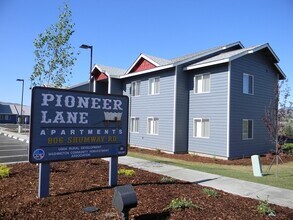 Building Photo - 806 Shumway Rd