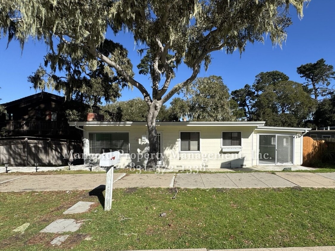 Primary Photo - Great 3-Bed 1-Bath Home Located in the Lov...