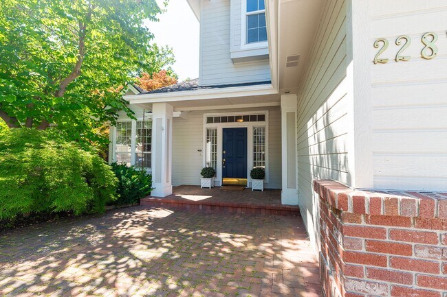 Foto del edificio - 3 Bed 2.5 Bath In The Heart Of Eagle