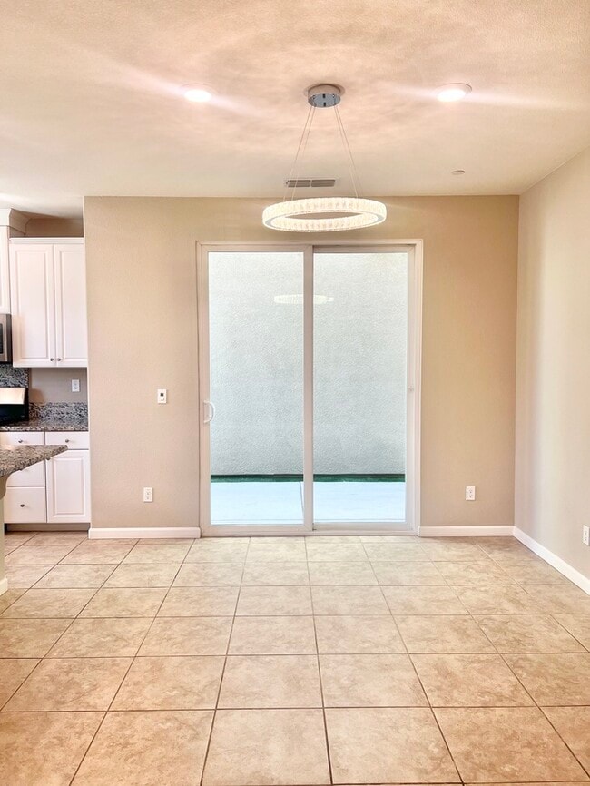 Building Photo - Stunning modern two story single family ho...