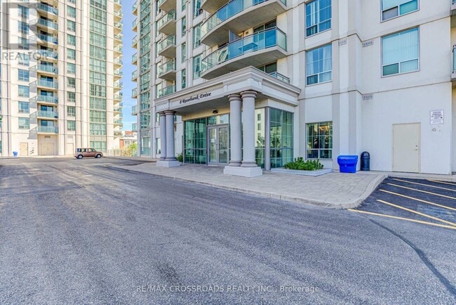 Building Photo - 8-118 Rosebank Dr
