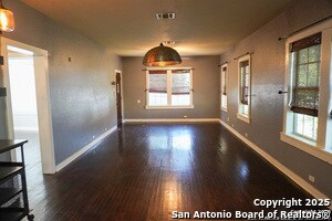 Foto del edificio - 419 W Lullwood Ave