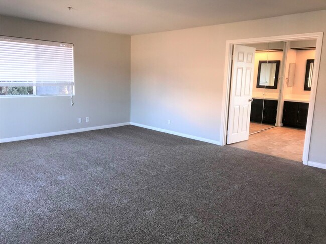 Building Photo - Vista home with a 2 car garage and additional parking