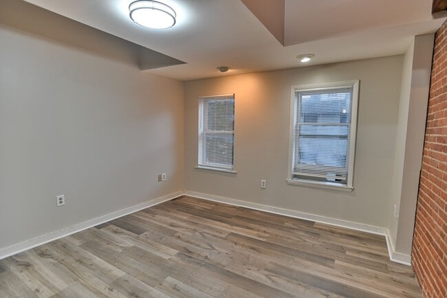 Building Photo - Charming 2 Bedroom on Grand St with Bonus Room