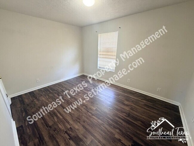 Foto del edificio - 977 Center St