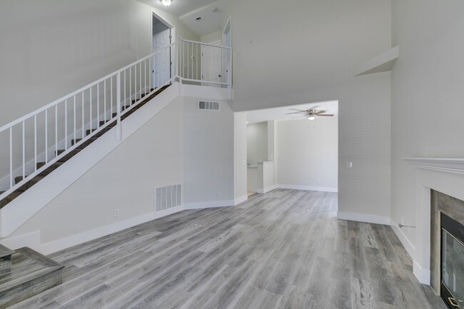 Foto del edificio - Stylish 2-Bedroom Townhome in Henderson!