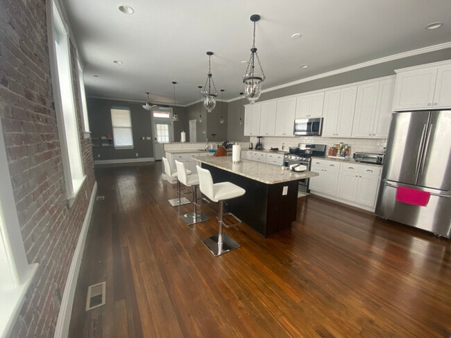 Building Photo - 3429 Missouri Ave