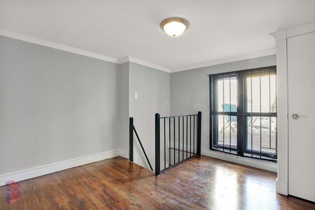 Foto del edificio - 411 E 12th St